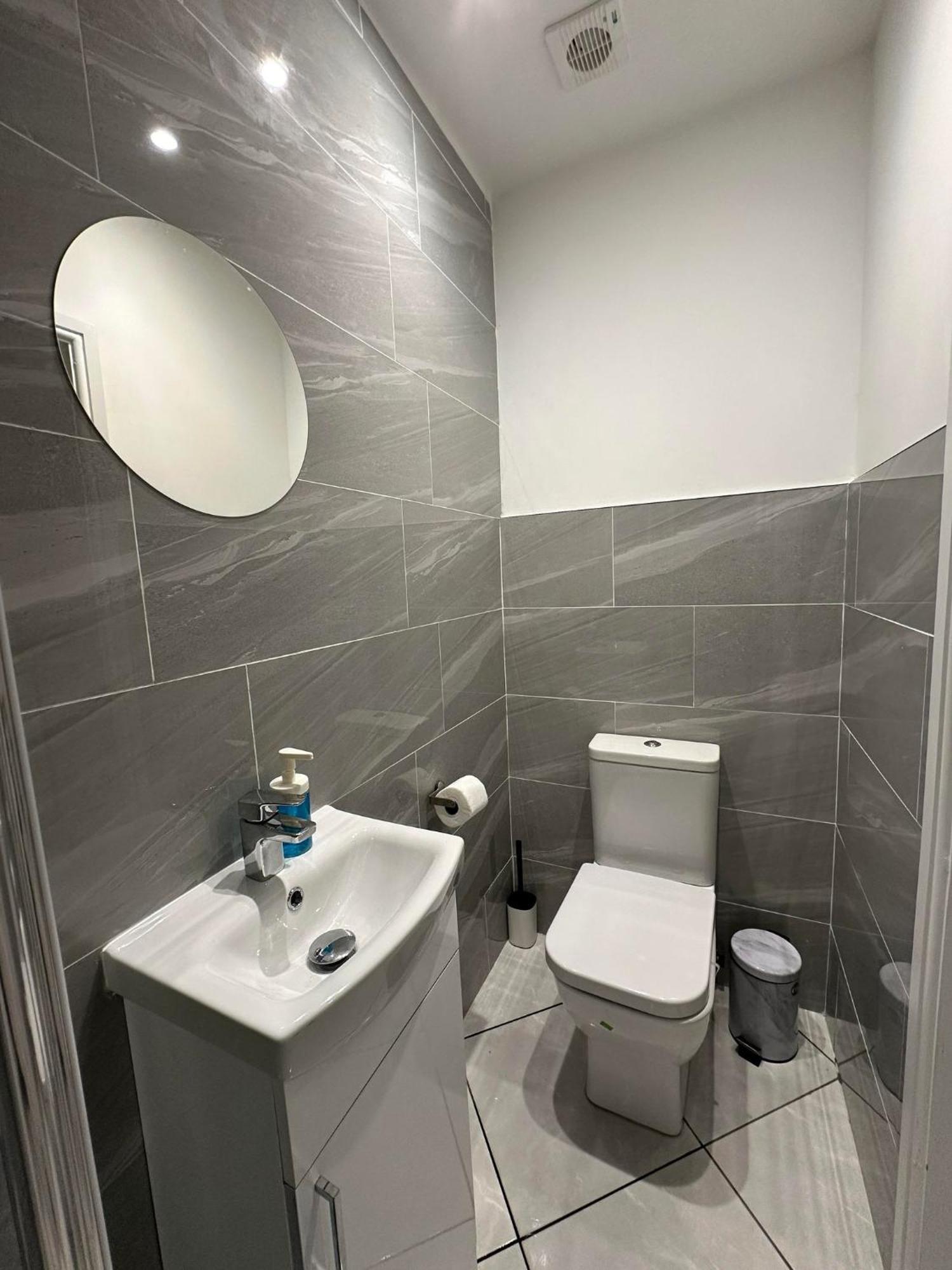Guest&Rest Ealing 5 Apartment ภายนอก รูปภาพ