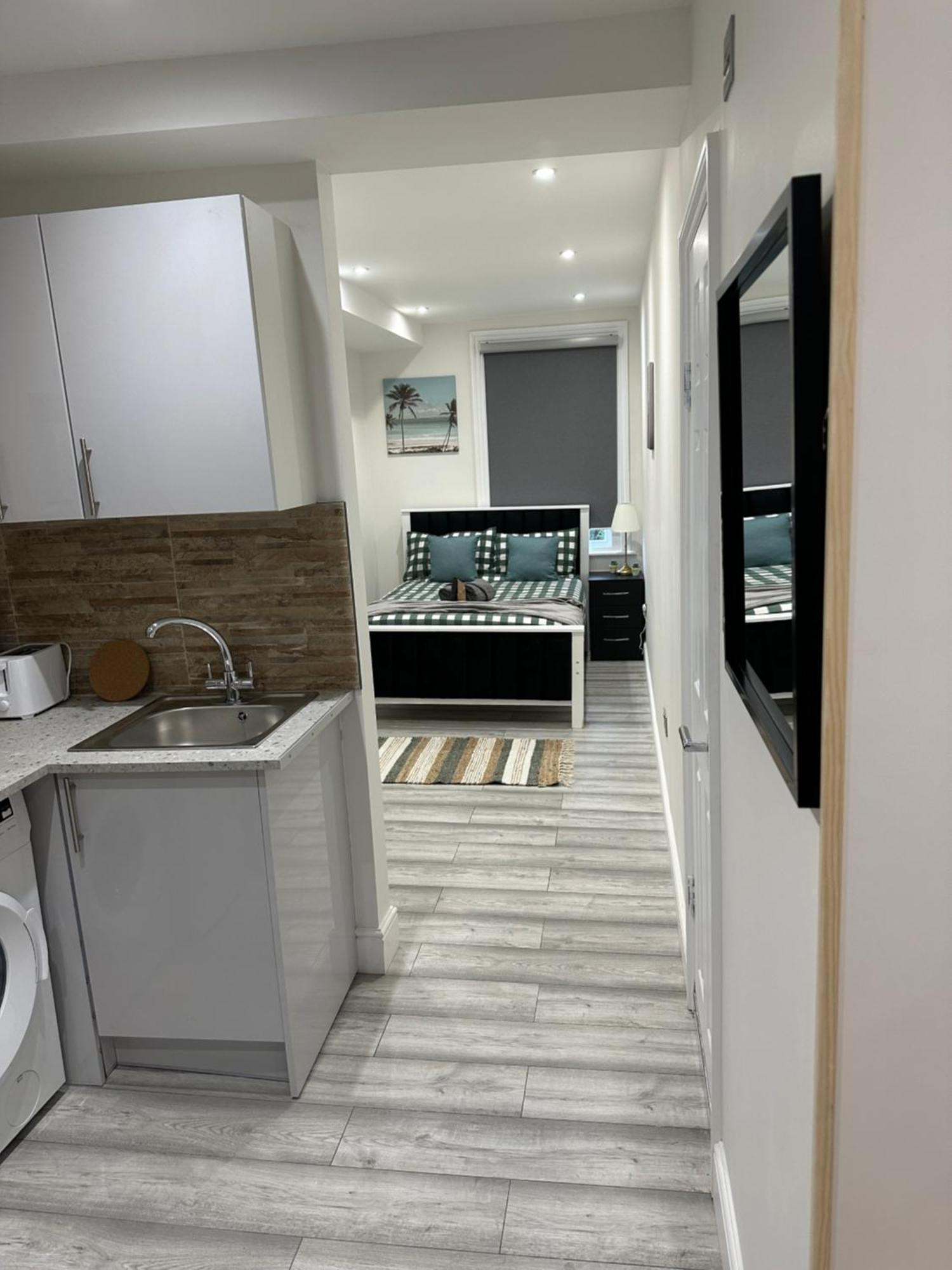 Guest&Rest Ealing 5 Apartment ภายนอก รูปภาพ