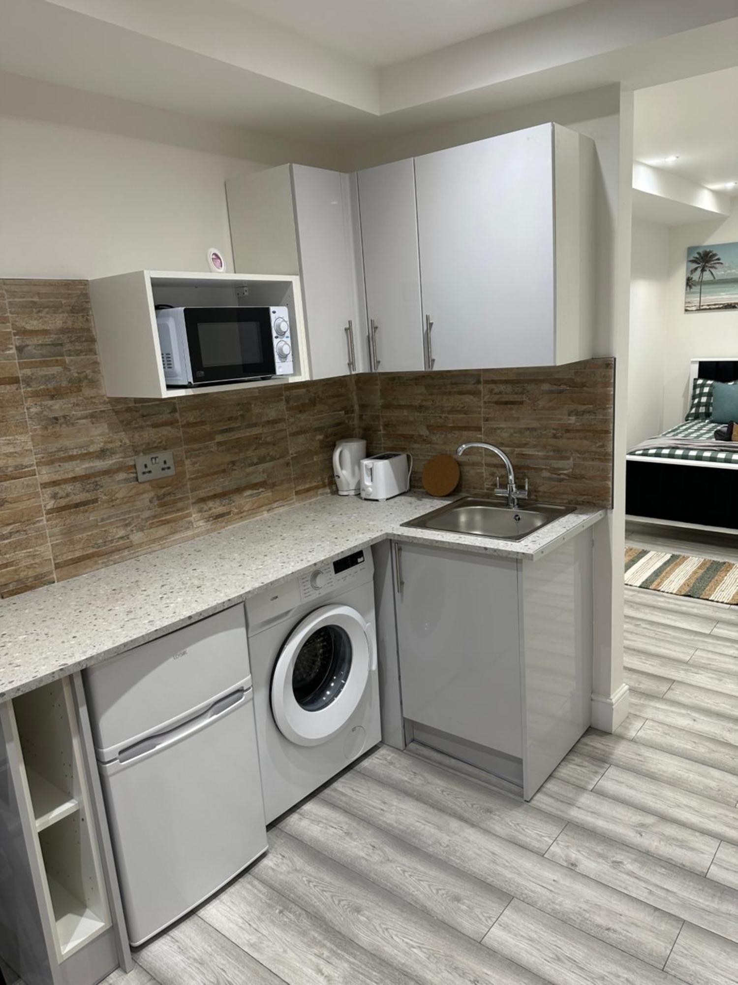 Guest&Rest Ealing 5 Apartment ภายนอก รูปภาพ